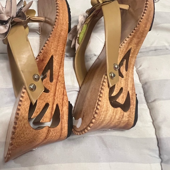 Wood Sandals - Picture 9 of 9